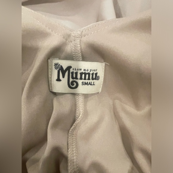 Show me your mumu dress Kendall show me the ring size Small - Picture 3 of 5